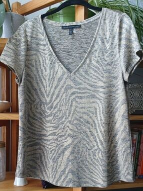 SzM White House Black Market Metallic Zebra V-Neck Short Sleeve Top